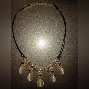 Elegant Gold and Cream Necklace